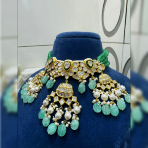 Enchanting Emeralds: Green Gemstone Necklace Set